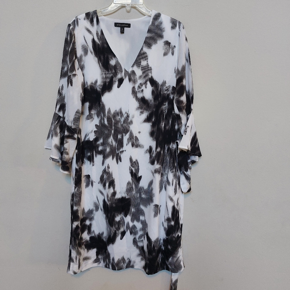 BANANA REPUBLIC Black and White Floral Print Midi Dress Size Medium. - Picture 2 of 15